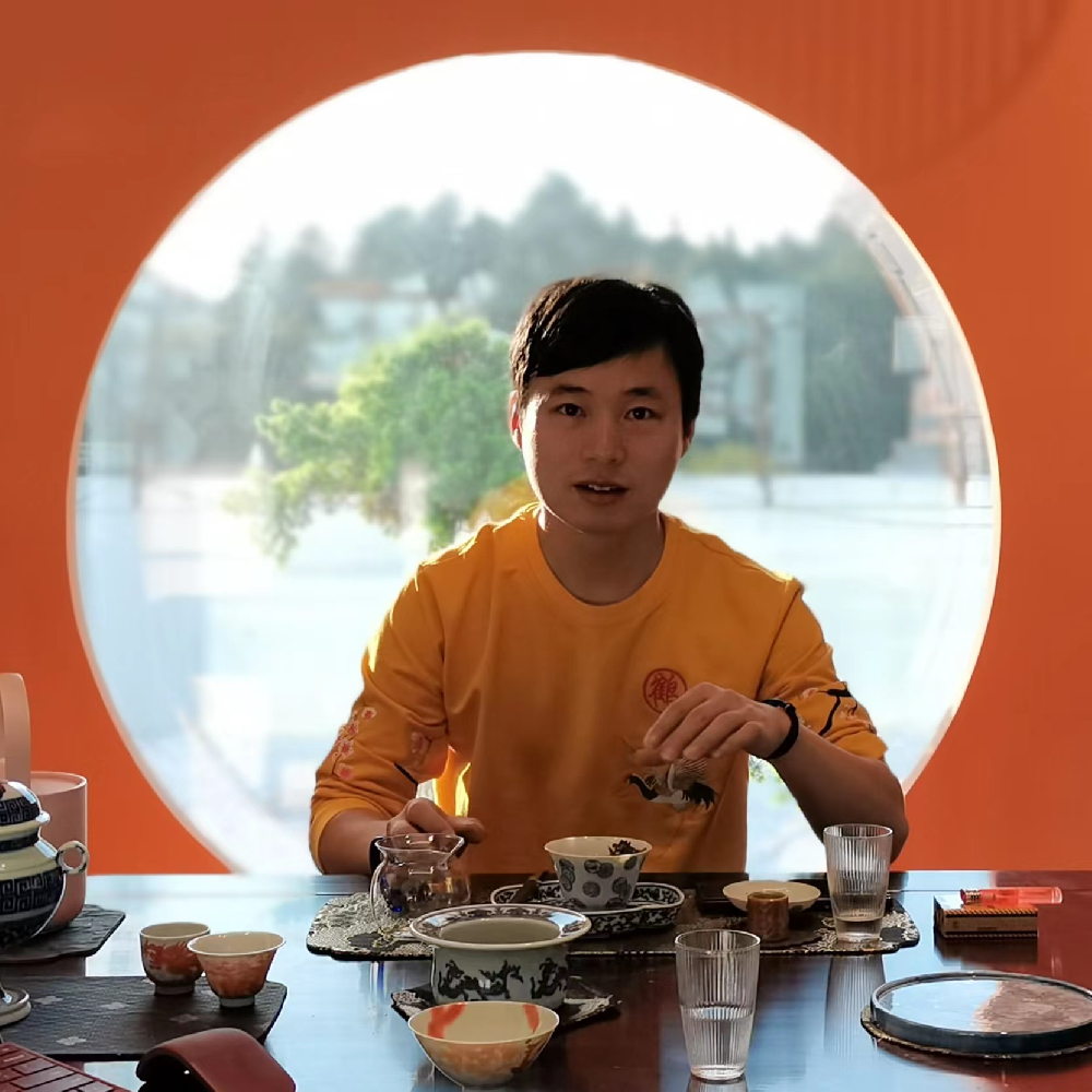 朱山（國(guó)瓷紅葉畫院高級(jí)畫師）